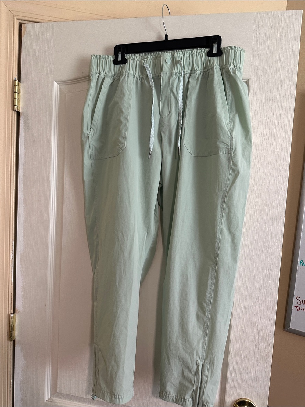EUC Green Elastic Waist Joggers front & back pockets w/ drawstring ankles UNISEX